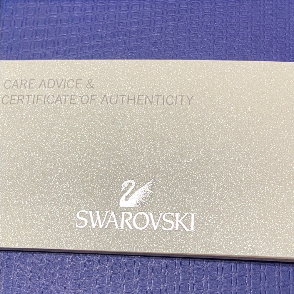 SWAROVSKI DOVE PENDANT NECKLACE Nee in box - Picture 6 of 6